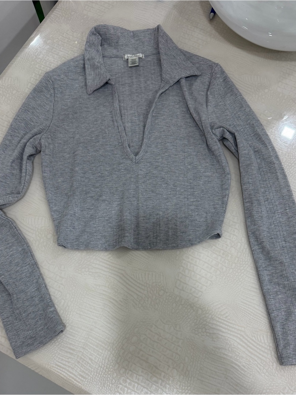 Bozzolo Gray Ribbed V-Neck Collared Crop Top